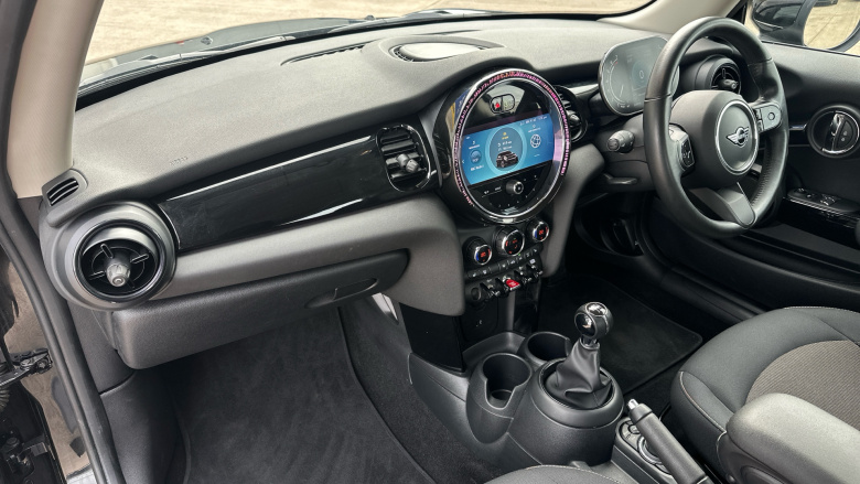 MINI Hatchback 1.5 Cooper Classic Premium 3dr Petrol Hatchback